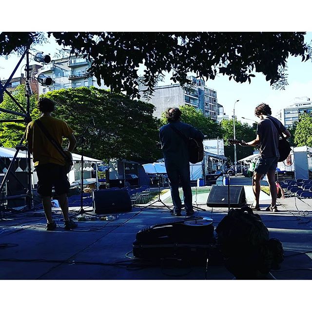 DIEGO PRESA probando sonido ahora mismo.para Feria Ideas+ en pque Rodó